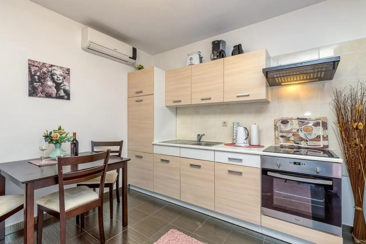 Apartments Kardumovic Kukci 3*,